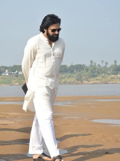 IamSampathNandi's tweet photo. To our beloved enigma, thinker n leader @PawanKalyan Garu, may all your love, compassion n unconditional efforts come back to you doubled in those countless wishes, blessings n support today n always🤗 Happiest Birthday sir💐

#HappyBirthdayPowerStar ✨ https://t.co/OhbqmlYNTh