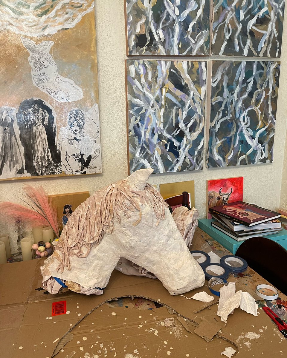 New blog post about why I made this big horse head. havewatercolorswilltravel.com/2023/09/01/why…