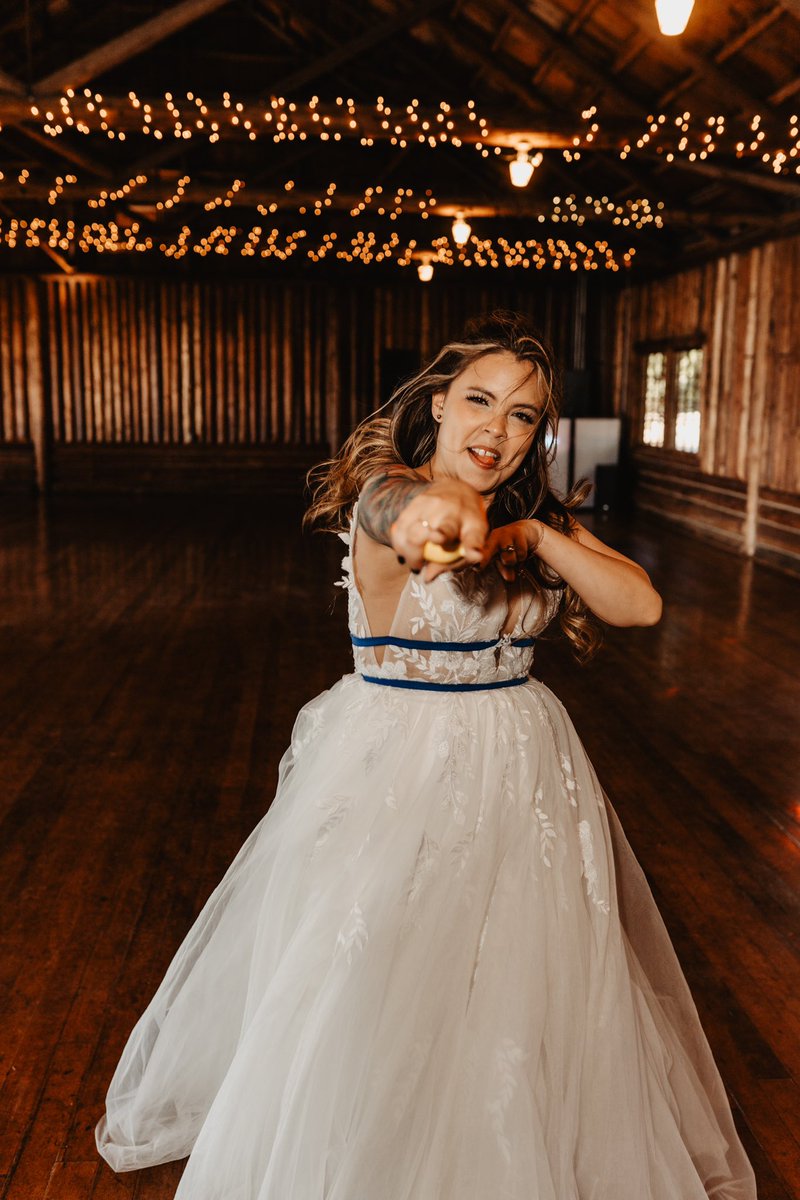 raveeliv's tweet photo. Have a wedding but make it ✨rave✨

@StaticDubstep https://t.co/CPlplwratl