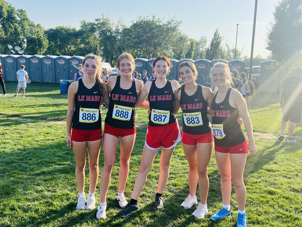 lemarsxc's tweet photo. It was a successful night! Our first meet of the season! Twilight XC Meet 2023. @BulldogPride14 https://t.co/JFQxIwO3Of