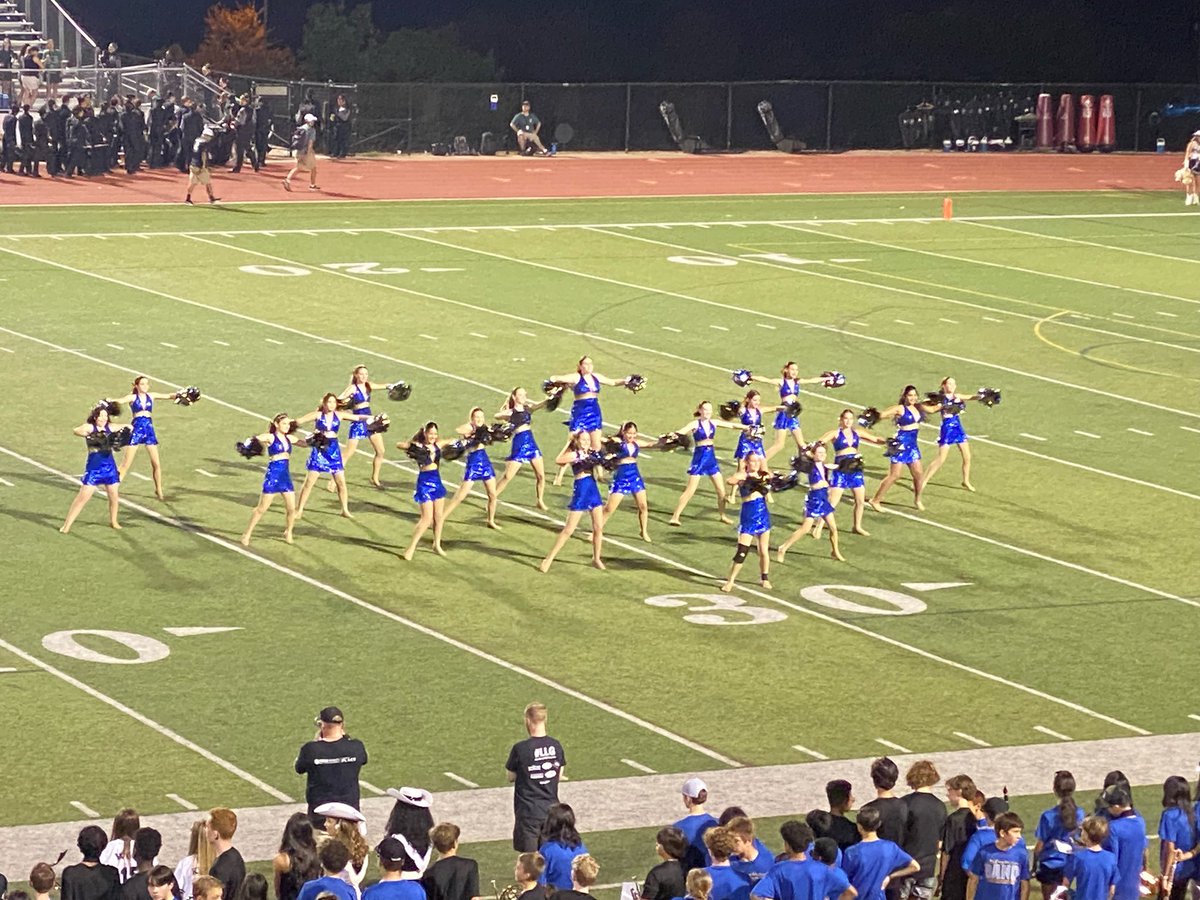 Sturdevant_CRMS's tweet photo. Way to go Dyami Dancers and Eagle Band - great performances together with FPMS and VHS.
And a @VHSFootball Viper Win, Congratulations to all!
#FutureVipers 🖤🐍🖤
#SoaringTogether 💙🦅💛
@LeanderFineArts https://t.co/OdmzEsfJgo