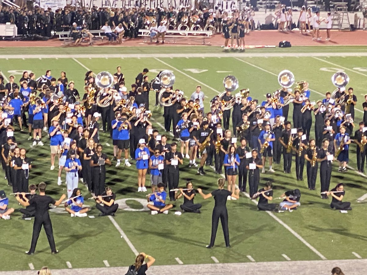Sturdevant_CRMS's tweet photo. Way to go Dyami Dancers and Eagle Band - great performances together with FPMS and VHS.
And a @VHSFootball Viper Win, Congratulations to all!
#FutureVipers 🖤🐍🖤
#SoaringTogether 💙🦅💛
@LeanderFineArts https://t.co/OdmzEsfJgo