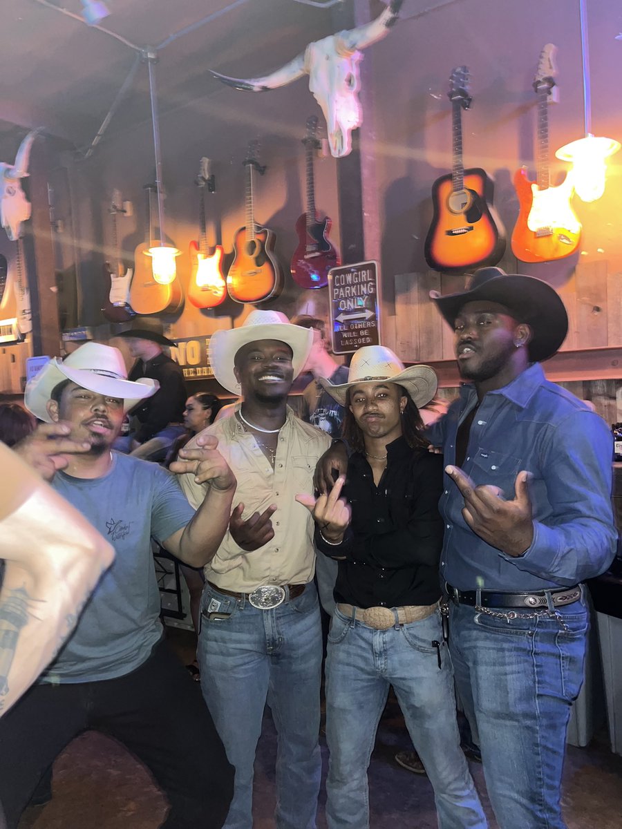 ChocolateCityM's tweet photo. The Boys Are Out🤠 https://t.co/Ie0FxXg7jE