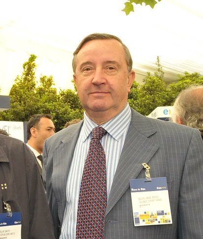 FUGADOS | URGENTE 
los ex integrantes del <a href="/Ejercito_Chile/">Ejército de Chile</a> NELSON HAASE MAZZEI y JUAN JARA QUINTANA condenados por los crímenes de Victor Jara y Litre Quiroga se dieron a la fuga. La policia los fue a detener a sus domicilios y no fueron localizados 
via @LUISNARVAEZ