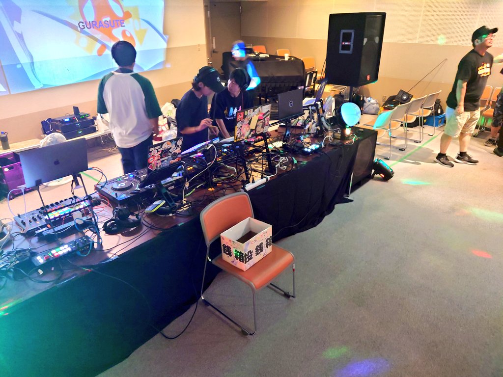 gurasute_'s tweet photo. #ぐらすて
オープンしました！

DJ1番手はスーたろ、
VJはネルシーニョ高田

まだ入れますよ！ https://t.co/gEnCfvLduy