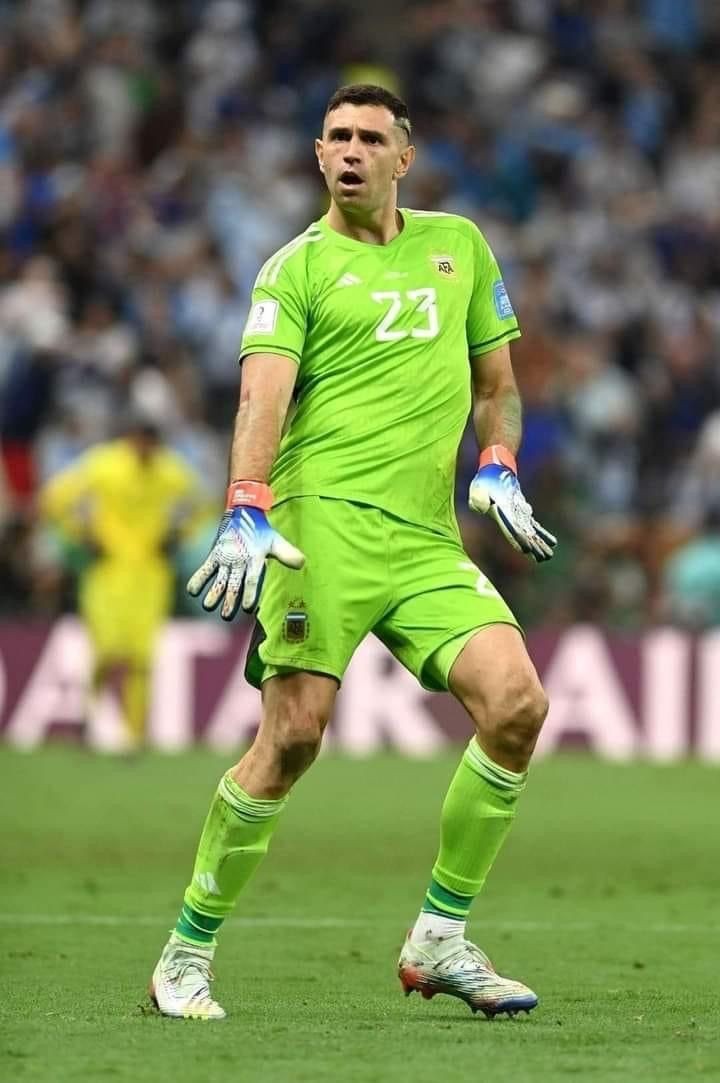 Feliz cumpleaños, Dibu querido.

Gracias por ser argentino 🧤🇦🇷