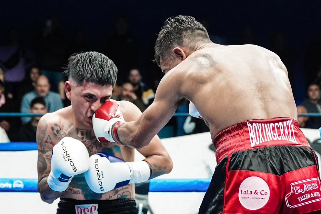 EN OTRA GUERRA, VIRZI FUE SUPERIOR A VALDÉZ

Leonardo Virzi vs. Fernando Valdéz
Categoría Súper Gallo - 4 Rounds

En el tercer duelo profesional de la noche, Leonardi Virzi (6-1-1, 2KO) derrotó por puntos en fallo unánime a Fernando Valdéz (1-5-0).