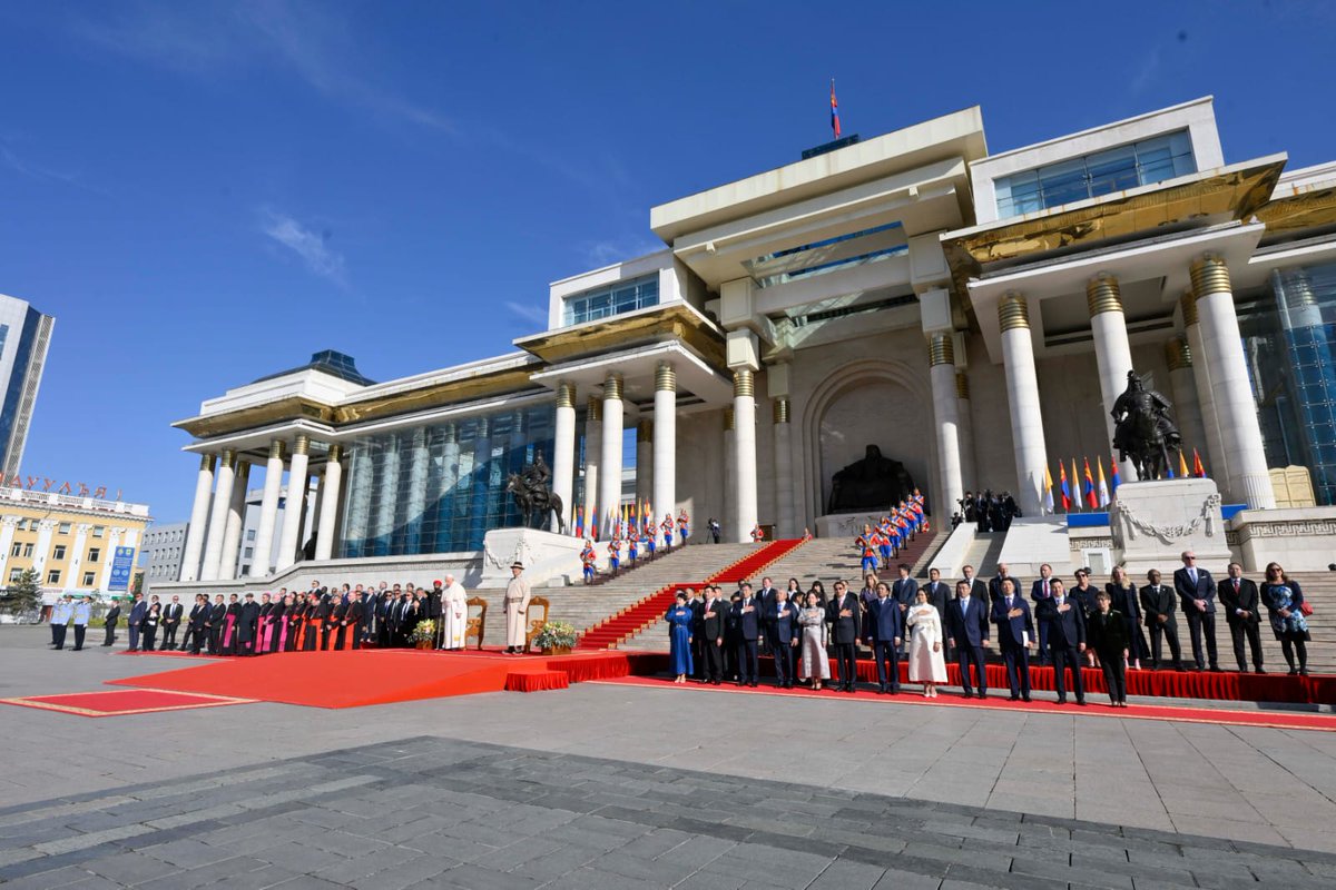 cnalive's tweet photo. Pope Francis arrives to the official welcome ceremony at Mongolia's Sukhbaatar Square. #PopeInMongolia 
📸 Vatican Media https://t.co/zWwglvma3v