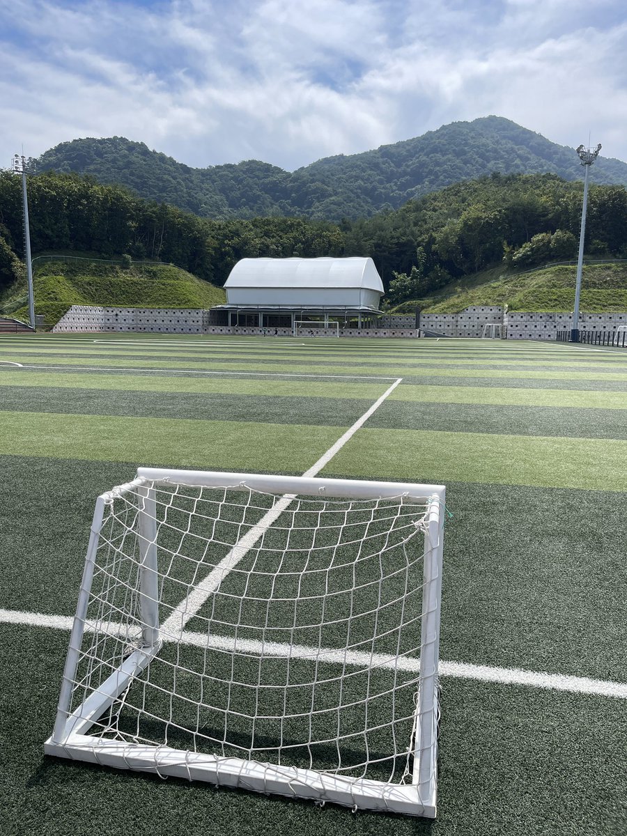 Danielcho75's tweet photo. 아이때문에 매주오는 손흥민축구클럽, 날씨 좋고 바람불고 운동하기 좋은날 https://t.co/qZ7rStbMxL