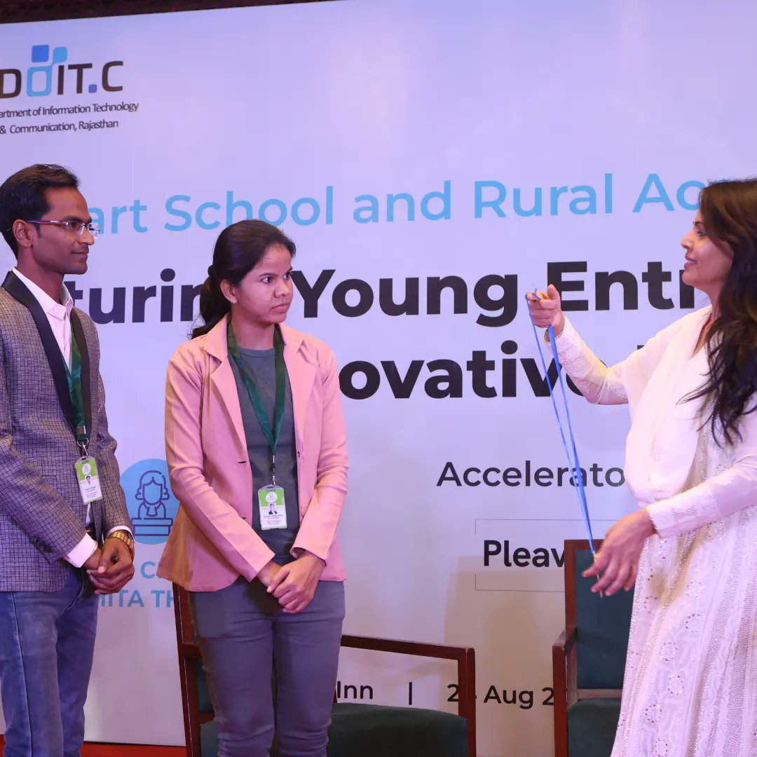 gogarbage_in's tweet photo. Awarded &amp; felicitates by @istartrajasthan @DoITCRaj @ashokgehlot51 @namitathapar 
School &amp; Rural Acceleration Program at @HolidayInn Jaipur 

@DcDmPali @ashokgehlot51 @_DigitalIndia @gogarbage_in @RajGovOfficial @startupindia https://t.co/kQEYeEubHE