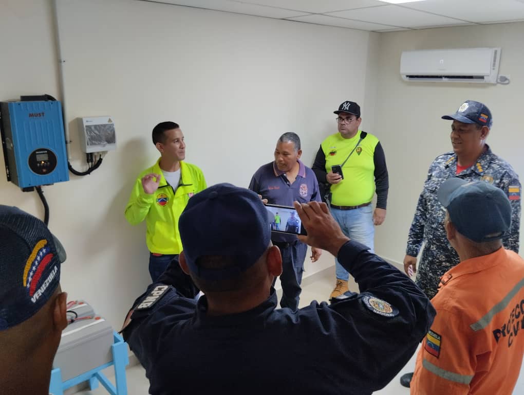ven911delta's tweet photo. Llevando además a cabo la reinauguración de la Sala de Operaciones y Monitoreo de CUPAZ

#CuatroAñosAlServicioDelPueblo
#PorLaVidaYLaPaz

@lizetadelta @prensagobdelta @ven911oficial 
@FASMIJ @CeballosIchaso1 https://t.co/CUnCq37Ge5