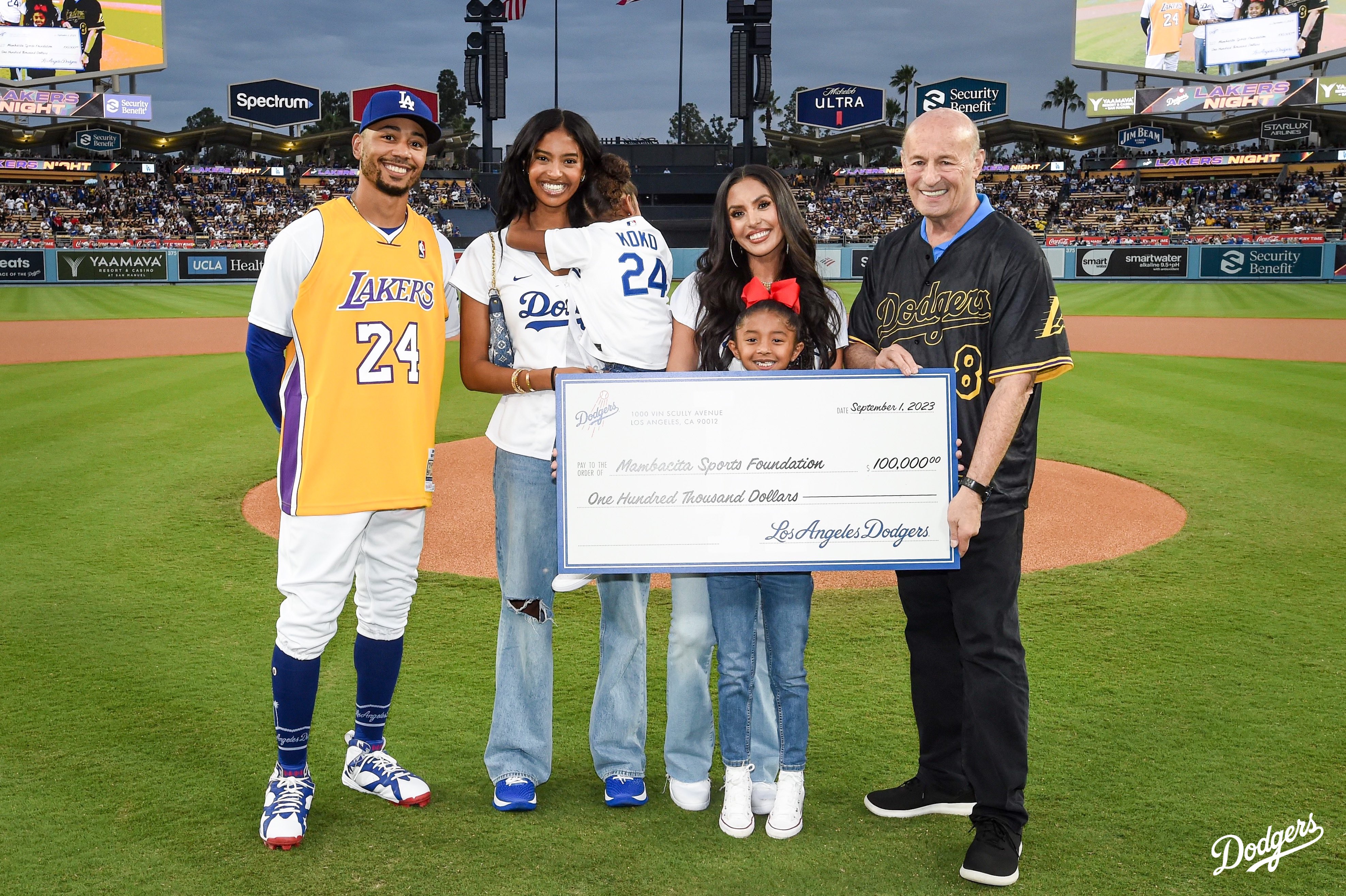 Natalia Bryant Throws out First Pitch at Dodger Stadium to Honor