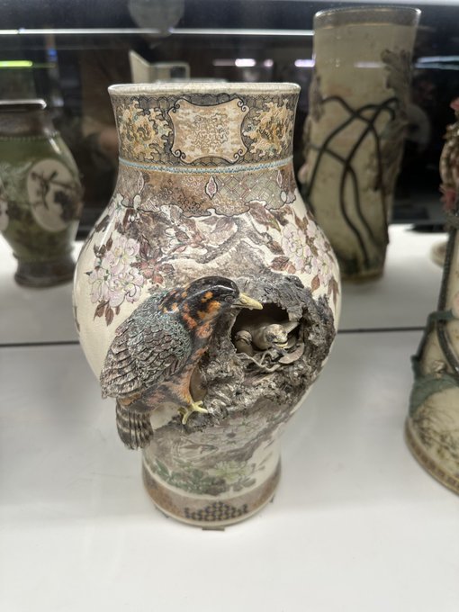 もはや瓶の内側までジオラマ食い込んでる 