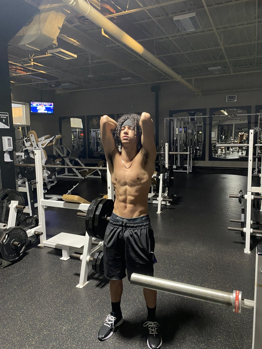 My Last Post-Season Flex 🫶🏽

And with that, I will list some of my goals I can look back on
 
- Maintain Weight Gain
- Practice Route Theory
- Work on Hand Eye Coordination 
- Train Endurance
- Ball out my senior season 🔥