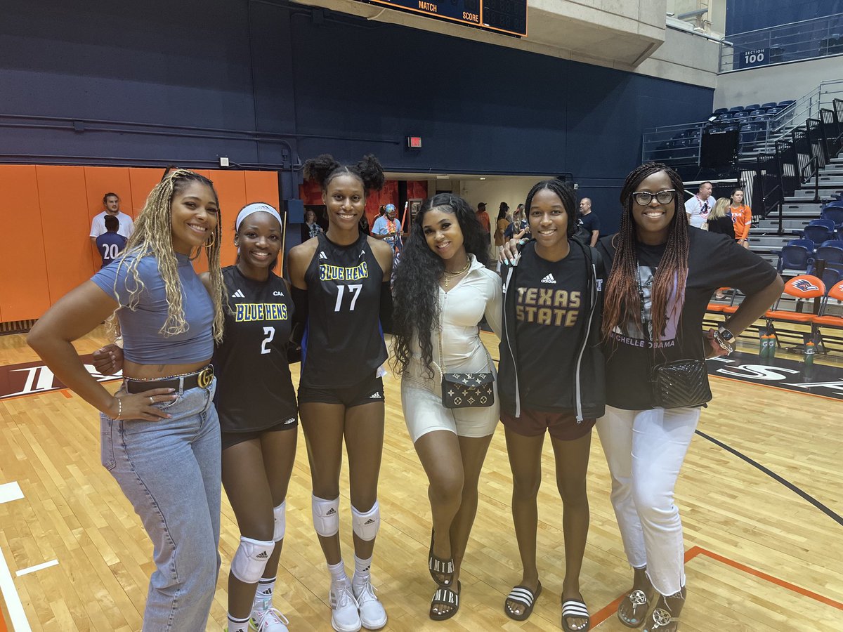 CoachAdair's tweet photo. Happy when I get to see family 💙Congrats ⁦@KZMLambert⁩ ⁦@AsiaMurray14⁩ ⁦@laniimason⁩ 👏🏾👏🏾⁦⁩ Great seeing you all! ⁦@lauuryynnr⁩ good luck 💯🫶🏾 https://t.co/xBFo4N4pNo