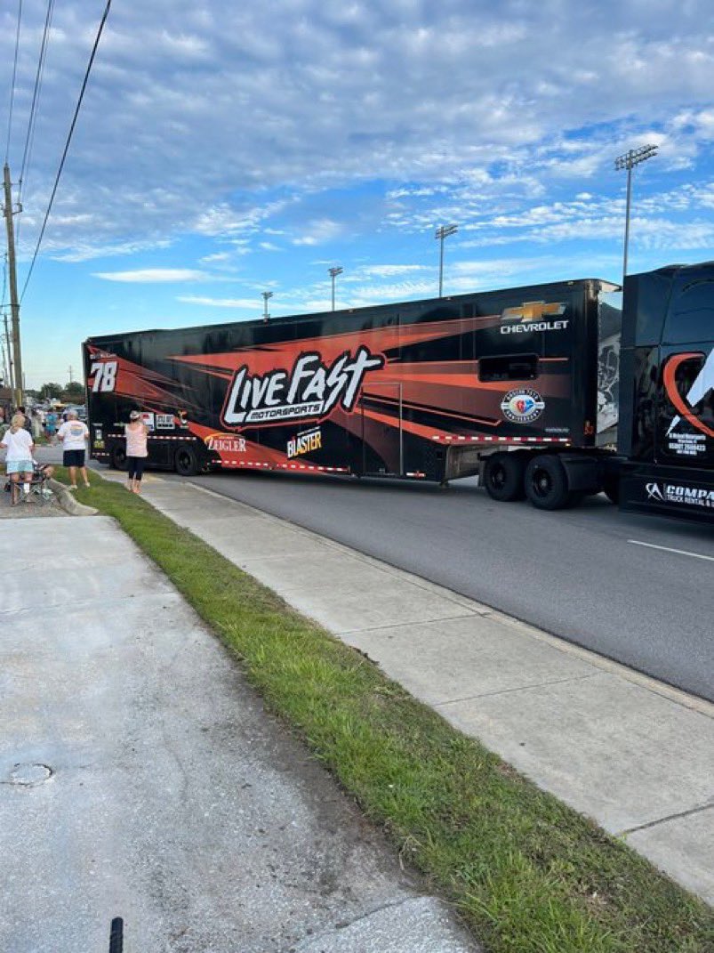 📍<a href="/TooToughToTame/">Darlington Raceway</a>