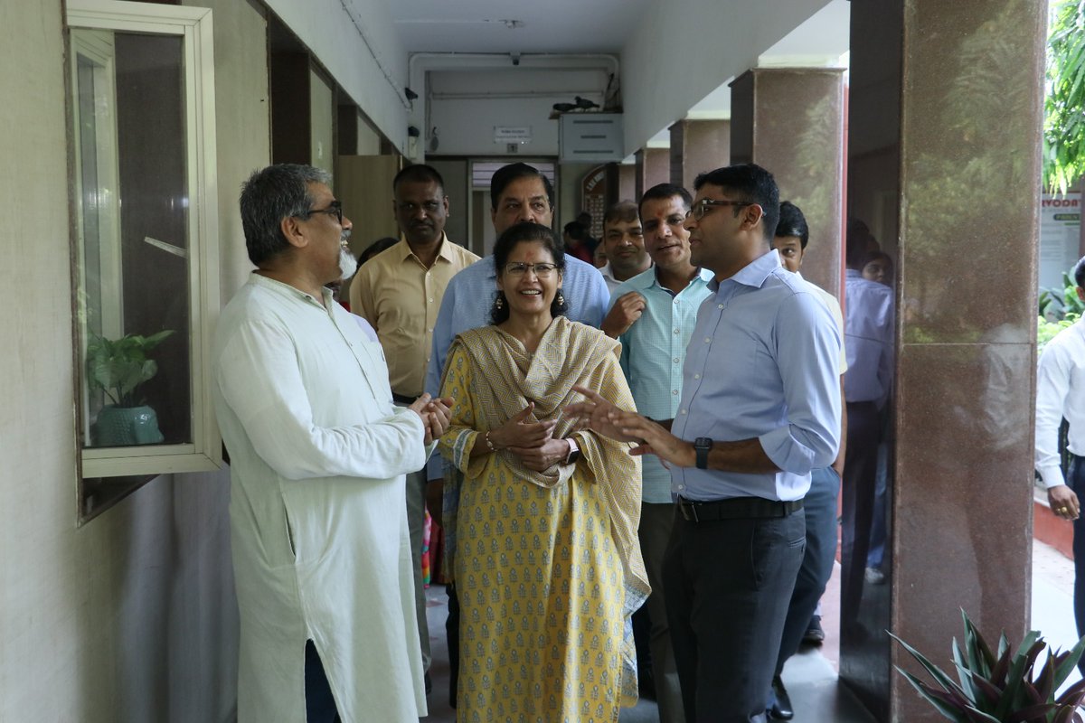 SbvRouse's tweet photo. Inauguration of equitexcellence 2028 in SV Rouse Avenue by Director of Education Mr.Himanshu Gupta https://t.co/9FIQPExzaT