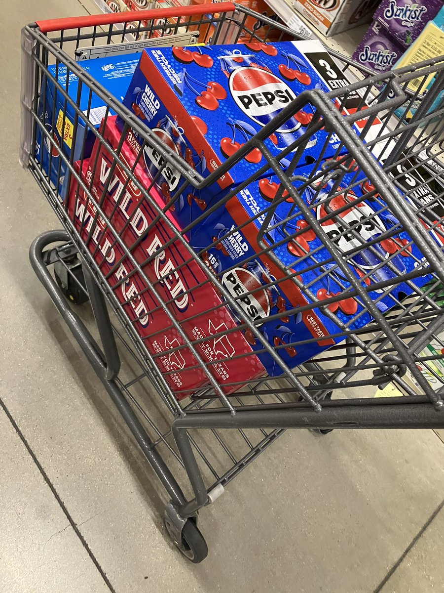 MJ_Back_Again2's tweet photo. Weekend grocery shopping. On track to get broke if these soda prices don’t come back to earth. #BigSoda #JewSA #LifeOfMike https://t.co/tm58Dus9ZE