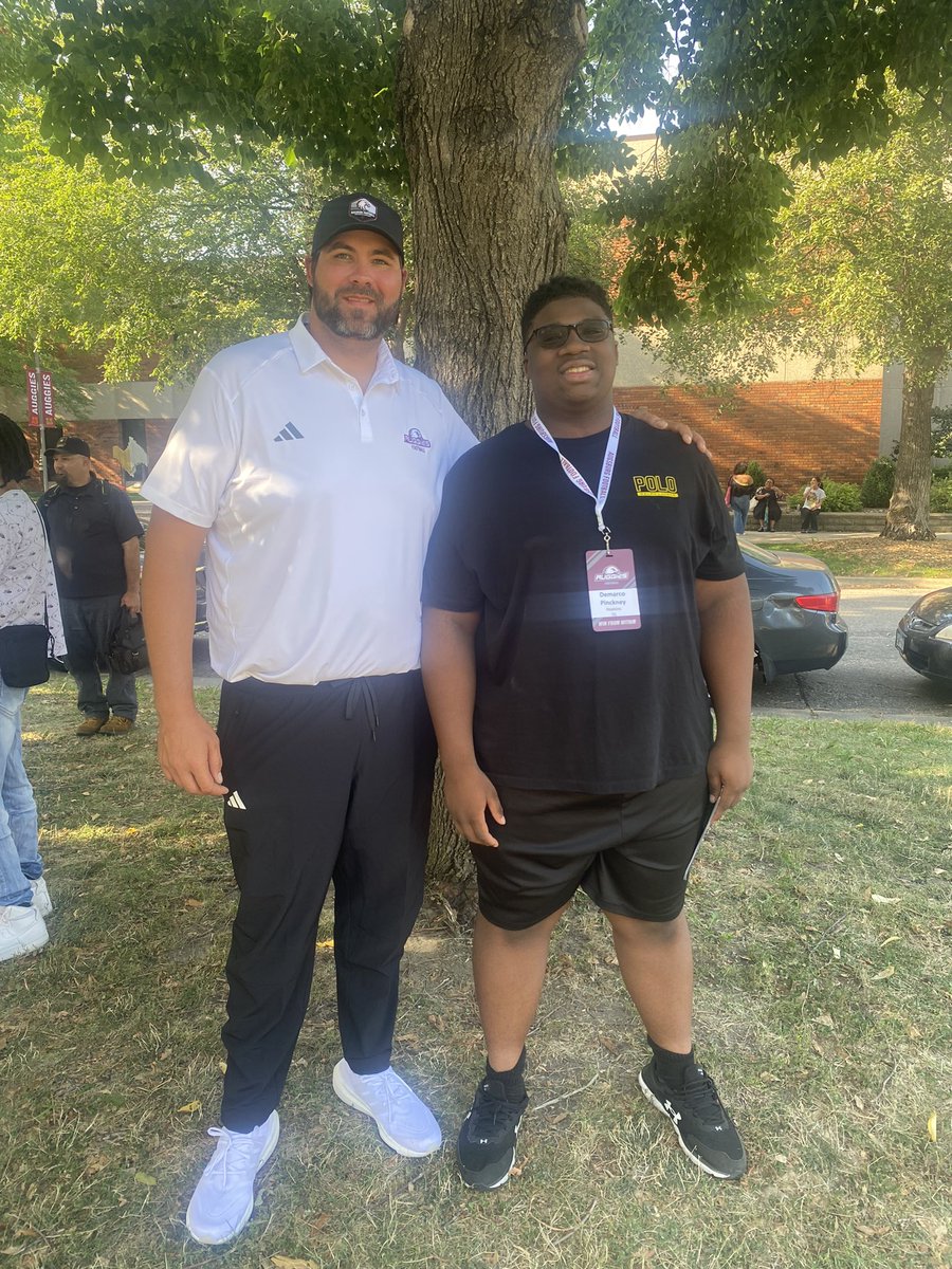 DemarcoPinckney's tweet photo. Great Game Day visit with @AugsburgU  . Thanks coaches @DerrinLamker, @NathanTenut, and @KIJUANWARE for giving me this opportunity. Congratulations on the W! @Augsburg_FB @AuggieSports https://t.co/8S12dJMWQF