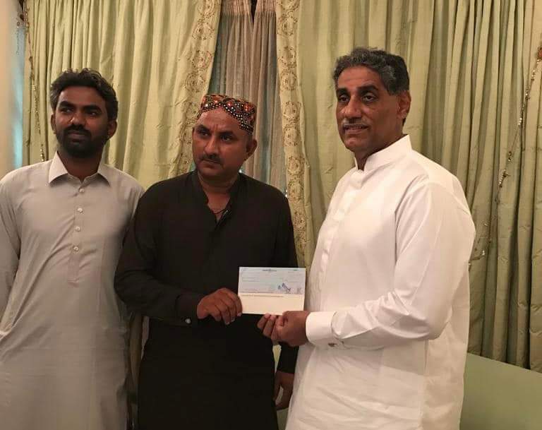 سانا طرفان سنڌ جي قومي شاعر جمن دربدر جي لاء اعالنيل لائيف ٽائيم اچيومنٽ ايوارڊ سندس پٽ سگھڙ کي اڄ سانا جي صدر ڊاڪٽر مقبول ھاليپوٽو طرفان اعلانيل ايوارڊ سان گڏ 3 لک ڪيش چيڪ ڏنو ويو. شڪاگو ۾ ٿيل سالياني ڪنوينشن ۾ ھن سال شاعر جمن دربدر لاء ان ايوارڊ جو اعلان ڪيو ويو ھو.