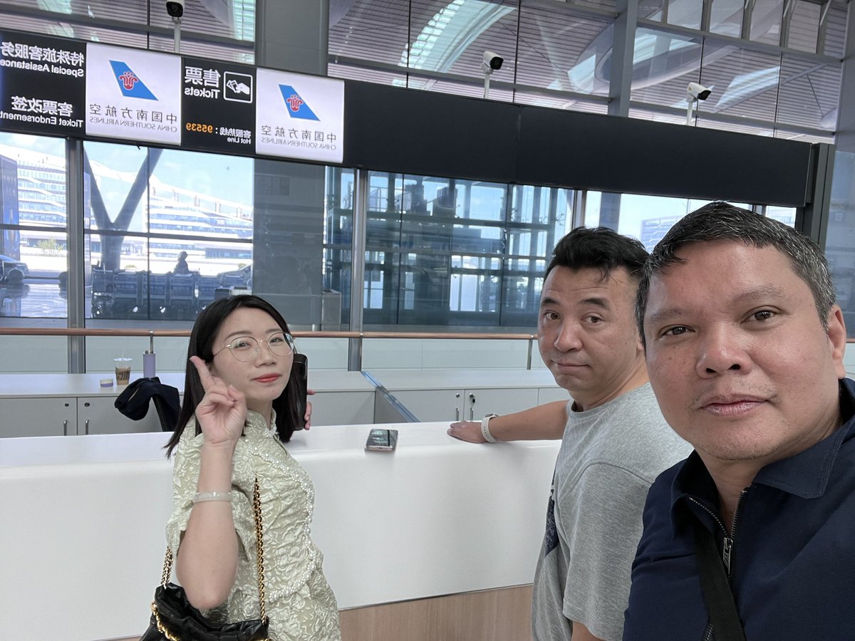 nababaha's tweet photo. Rebooking Guiyang-Guanzhou-Manila flight because of typhoon Saola (#GoringPH) for safety reasons. #CAECW https://t.co/Cf7PxTqikq