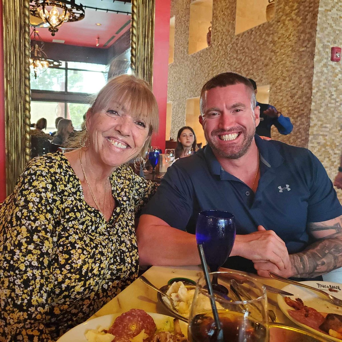 jeffday3760's tweet photo. Birthday dinner with mama https://t.co/q12W3VyNZN