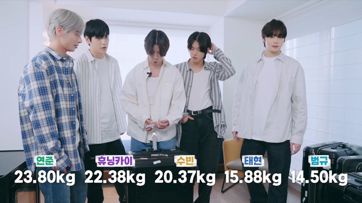 txt_sarangdan2's tweet photo. 껌딱지즈가 우뿌즈 캐리어에 인형 넣자 의논하는거보고 궁금했는데 애들 캐리어 무게차이봐 ㅋㅋㅋㅋㅋ https://t.co/2Kt4LfSLiO