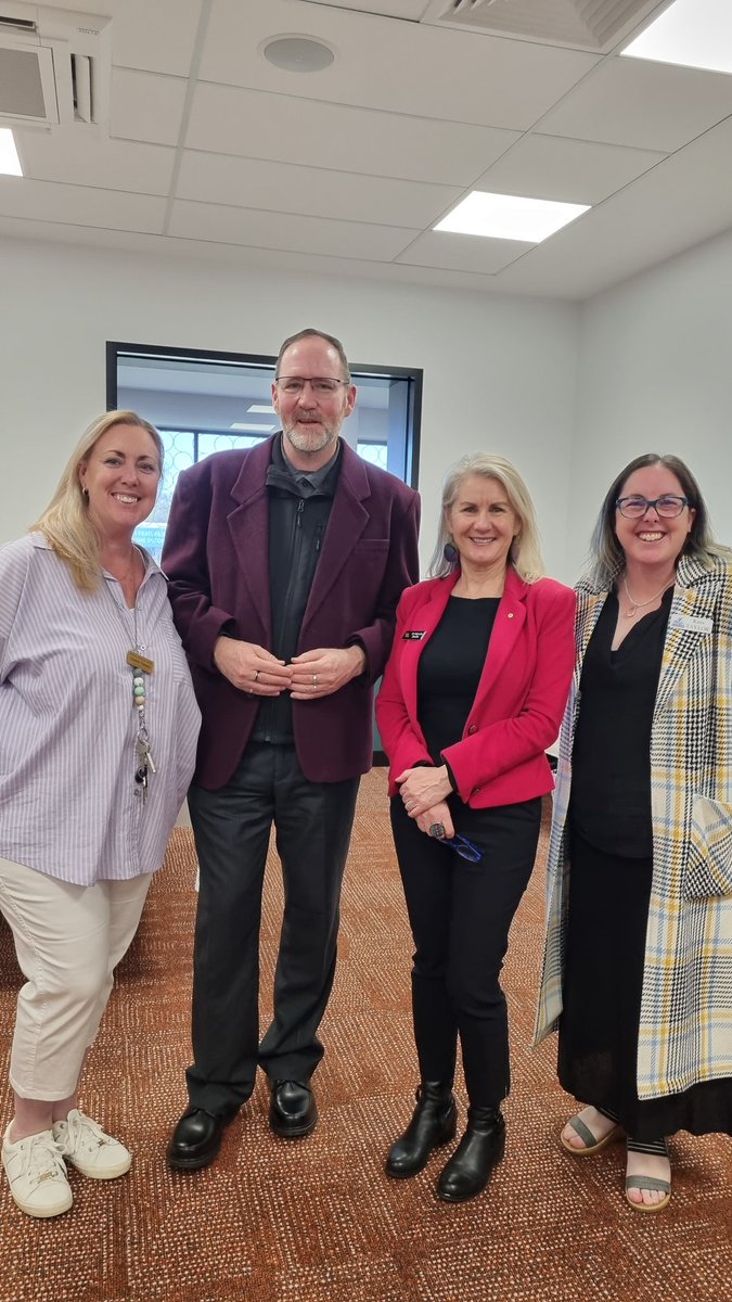 MummaTails's tweet photo. Met the amazing @MarciaDevlin yesterday at @AcademyVIC opening at Mildura. Amazing things happening for teacher in thr Mallee with people who truly care and understand how important our work is and want to support it https://t.co/0lVWUAI2oI