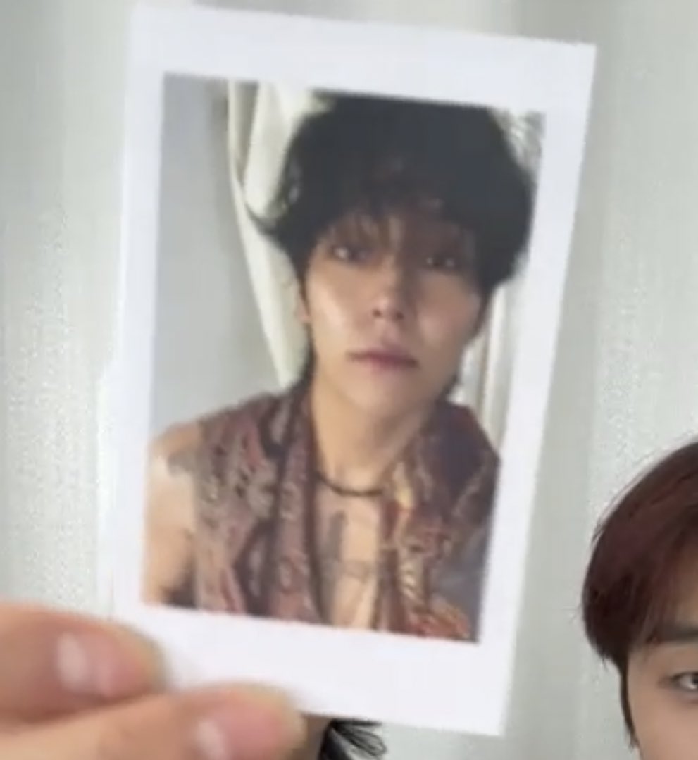 woosungmedia's tweet photo. more dual photocards👀 https://t.co/2HMZf9H2RP