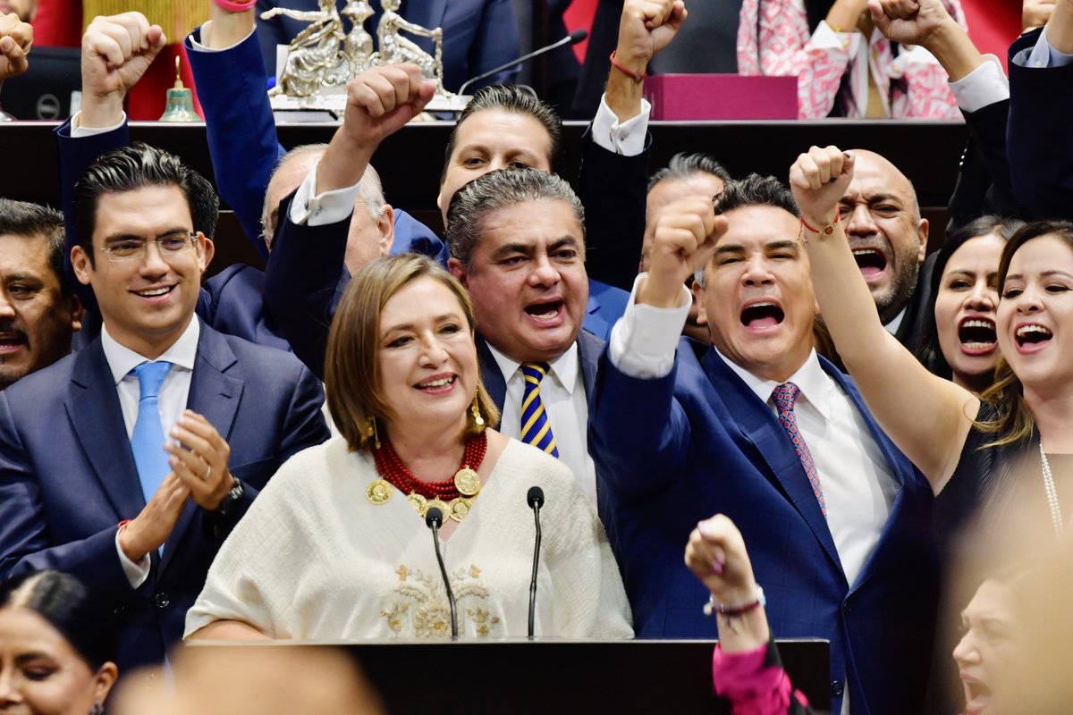 ResistenciaCMx's tweet photo. ¡En unidad todo es posible!

#XochitlPresidenta 🗣 https://t.co/5818Qkr43L