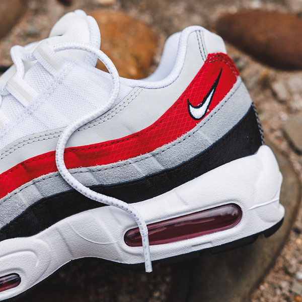 KicksDeals's tweet photo. Check select sizes under 10 for the black/varsity red-white Nike Air Max 95 for $63.99 + shipping. Retail is $175. #promotion

BUY HERE -> https://t.co/eoy0L1ogjf (deal price AUTOMATIC in cart) https://t.co/sB2cdwH7Gu