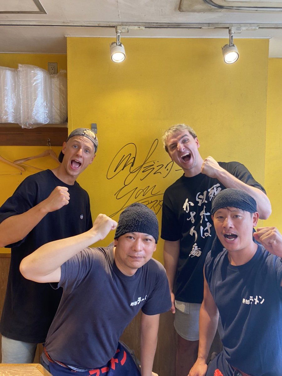 yaroojisan's tweet photo. サワヤンチャンネルのお二人が、野郎ラーメン錦糸町店に来て下さいました‼️
ありがとうございます😆👍

アップして頂いた動画はこちら↓
https://t.co/RBDVnuyOUC https://t.co/C0xLfJpneJ