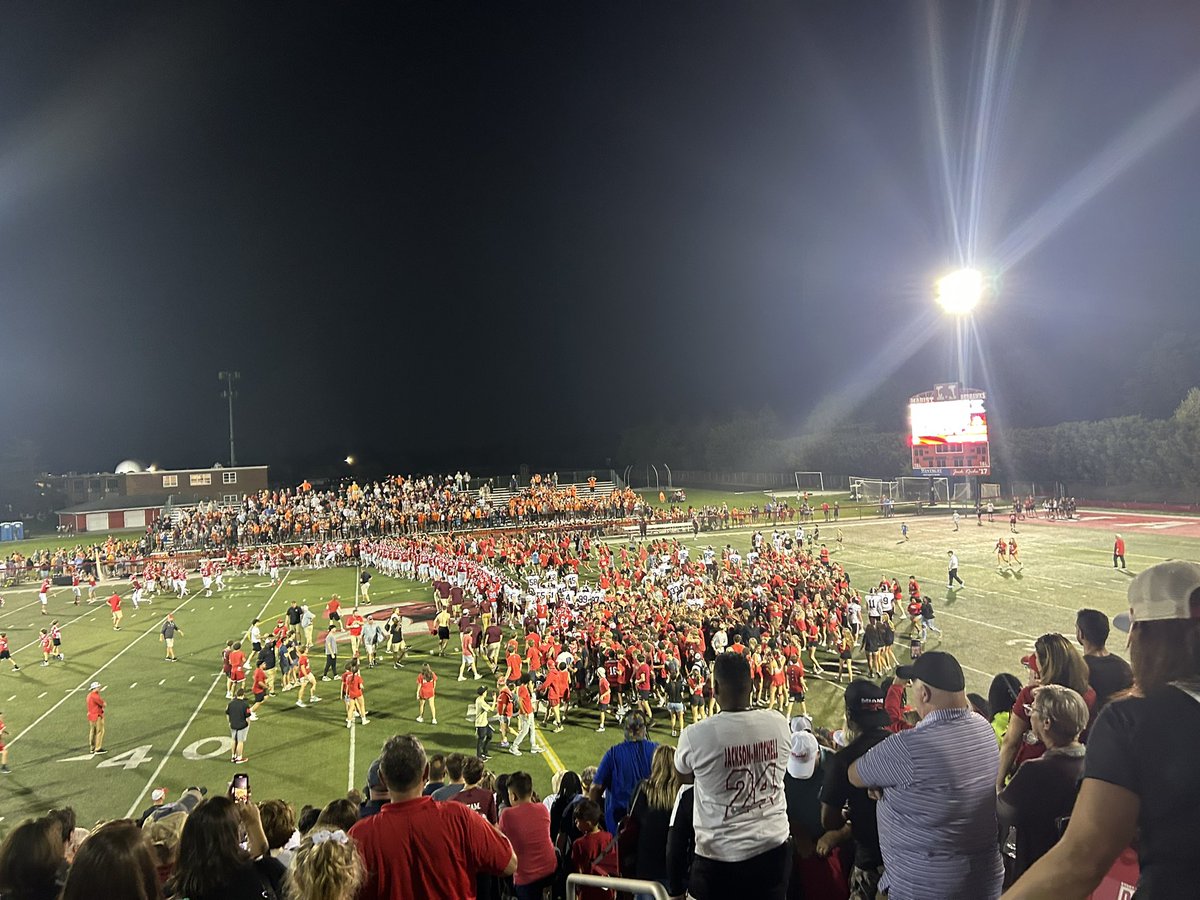 mikegaichas's tweet photo. Just got back home from @MaristChicago where the RedHawks held on for dear life to defeat archrival Brother Rice 30-24. It was euphoric at the end as you can see.
#HonorGloryFame #LetsTakeState https://t.co/BSfjAq1avE