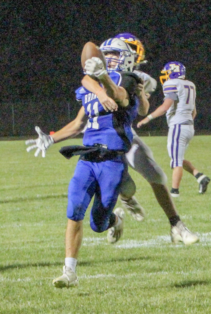 FB: Owen Naber of <a href="/CHSBroncoFB/">Centennial Bronco Football</a> hauls in a pass from Sam Ehlers in front of the Tekamah-Herman defense Sept. 1. #broncoblue #onehandworkstoo #maketheplay