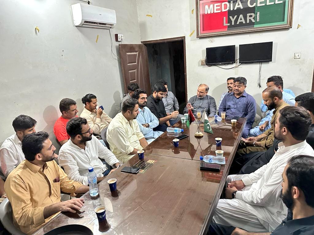 Bhuttoiest's tweet photo. لیاری کہ دوستوں، پارٹی کے سینیئر جیالوں اور ڈسٹرکٹ ساؤتھ کے صدر خلیل ھوت بھائی کا بہت شکریہ جنہوں نے میڈیا سیل لیاری میں ہمارا استقبال کیا، ہمارا عزم ہے کہ ہم سوشل میڈیا پلیٹ فارمز پر پاکستان پیپلز پارٹی کی مضبوط نمائندگی کریں، 
انشاءاللہ کل شام 5 بجے ڈسٹرکٹ آفس لیاری میں ڈسٹرکٹ ساؤتھ سے تعلق رکھنے والے سوشل میڈیا ایکٹیوسٹ اپنی شرکت کو یقینی بنائیں، تاکہ ہم اور اپ مل کر اپنے چیئرمین بلاول بھٹو زرداری اور پاکستان پیپلز پارٹی کی آواز بنیں ۔۔۔۔ جیے بھٹو