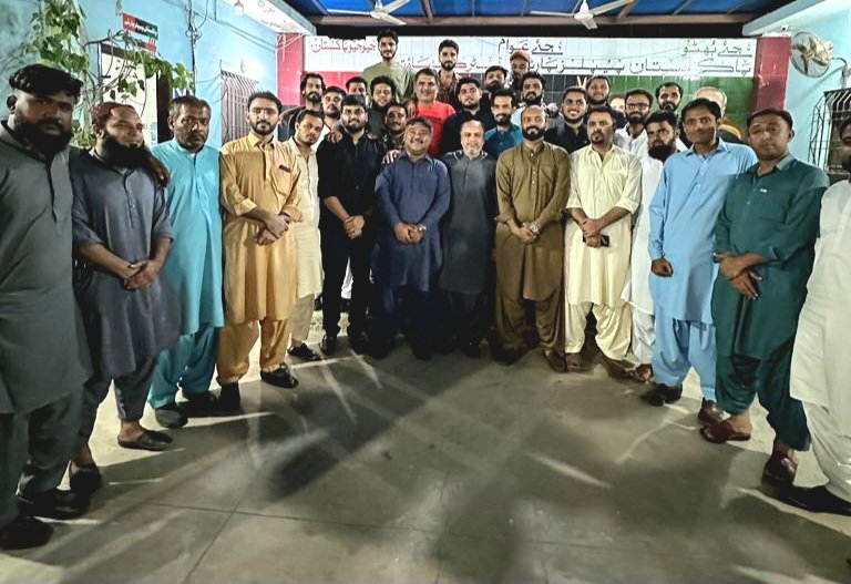 Bhuttoiest's tweet photo. لیاری کہ دوستوں، پارٹی کے سینیئر جیالوں اور ڈسٹرکٹ ساؤتھ کے صدر خلیل ھوت بھائی کا بہت شکریہ جنہوں نے میڈیا سیل لیاری میں ہمارا استقبال کیا، ہمارا عزم ہے کہ ہم سوشل میڈیا پلیٹ فارمز پر پاکستان پیپلز پارٹی کی مضبوط نمائندگی کریں، 
انشاءاللہ کل شام 5 بجے ڈسٹرکٹ آفس لیاری میں ڈسٹرکٹ ساؤتھ سے تعلق رکھنے والے سوشل میڈیا ایکٹیوسٹ اپنی شرکت کو یقینی بنائیں، تاکہ ہم اور اپ مل کر اپنے چیئرمین بلاول بھٹو زرداری اور پاکستان پیپلز پارٹی کی آواز بنیں ۔۔۔۔ جیے بھٹو