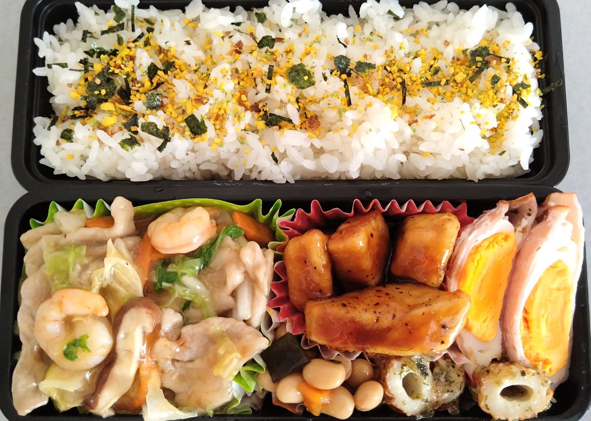 lunastyle2007's tweet photo. 今日のお弁当🍱

🌟八宝菜
🌟メカジキの照り焼き
🌟五目豆
🌟ちくわ海苔マヨおかか
🌟ハムたまご

#お弁当 #ランチ #八宝菜 #メカジキ https://t.co/0oci1tI7zs