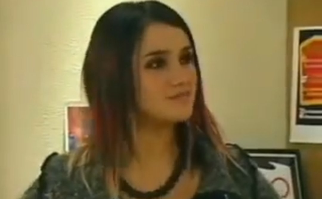 pardoraybr's tweet photo. - Senhor Bustamante o que está fazendo misturado com o povo?
- eu sou Roberta Pardo Colega do seu filho*cumprimento o meu futuro Sogrinho*
- sabe que não é muito normal mais eu vou cuidar muito bem dele
- não sei porque pergunta ao Dieguinho
- igualmente
#Rebelde009 https://t.co/IdkdSW3L2s