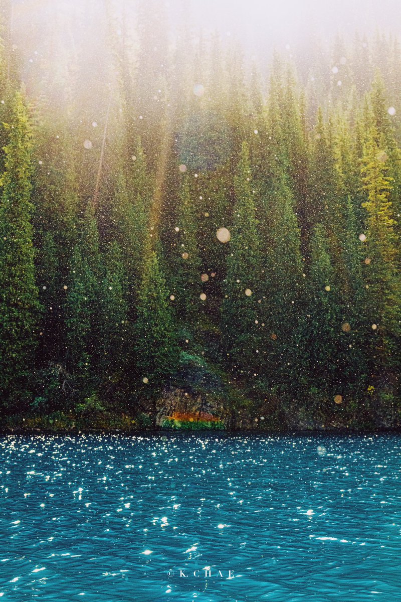 콜사이 호수에 햇살과 함께 비가 내리면,