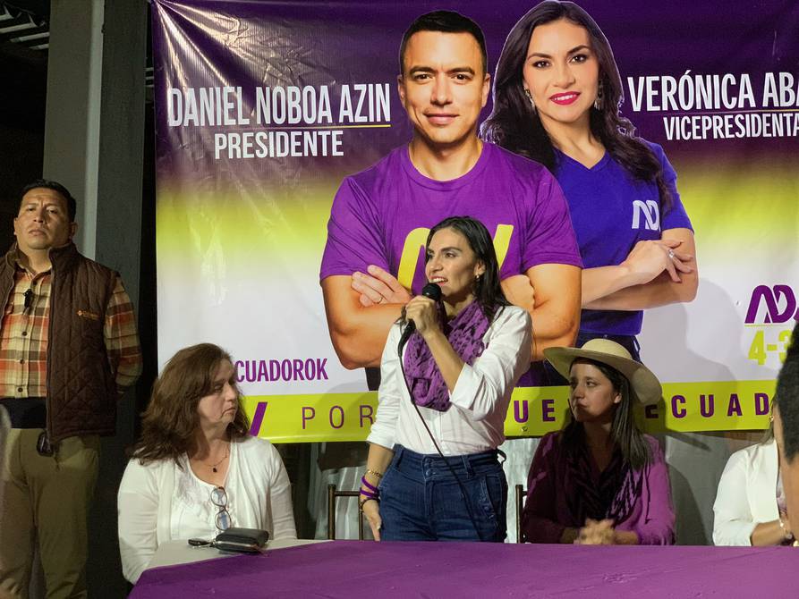 Verónica Abad, compañera de Daniel Noboa, se encargará de temas sobre migrantes, en caso de ganar las elecciones ► ow.ly/putb50PH5HT