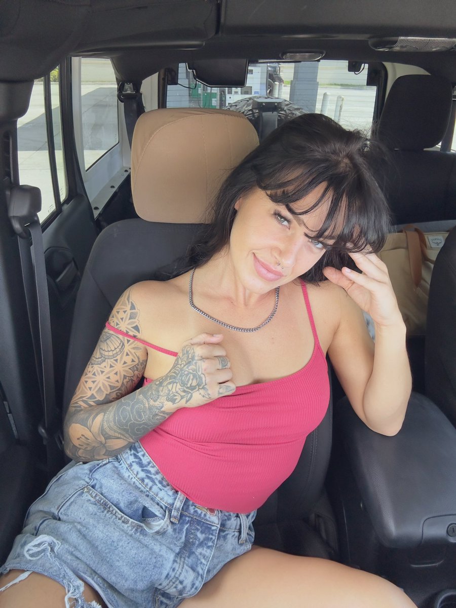irisbennet2's tweet image. Would you let me be your passenger princess for a day?☀️🚙