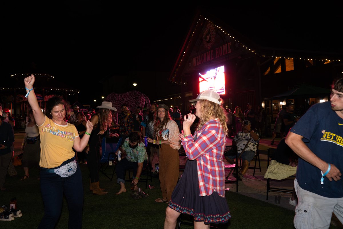 EarlScruggsFest's tweet photo. It's safe to say we #boogied 🕺#ArmChairBoogie https://t.co/2ltM4Avur7
