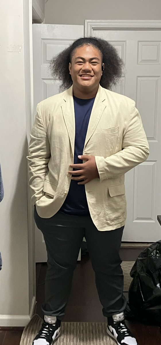 LotomauSeumaala's tweet image. Started school with an unexpected injury but so proud of this kid for pushing thru and getting back on track. Last night was his FIRST official HS game as a freshman and although he’s not at 100% he was holding his own. Excited for the season #72 c/o2027 #cantmovedaMAUntain
