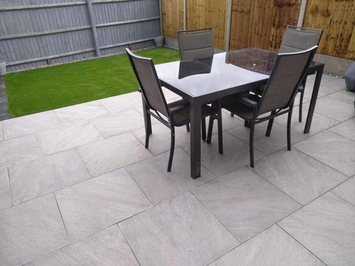 One of our current Finnish lovely Brett porcelain and new artificial lawn @Tweets_by_Brett <a href="/tippersbm/">Tippers</a>