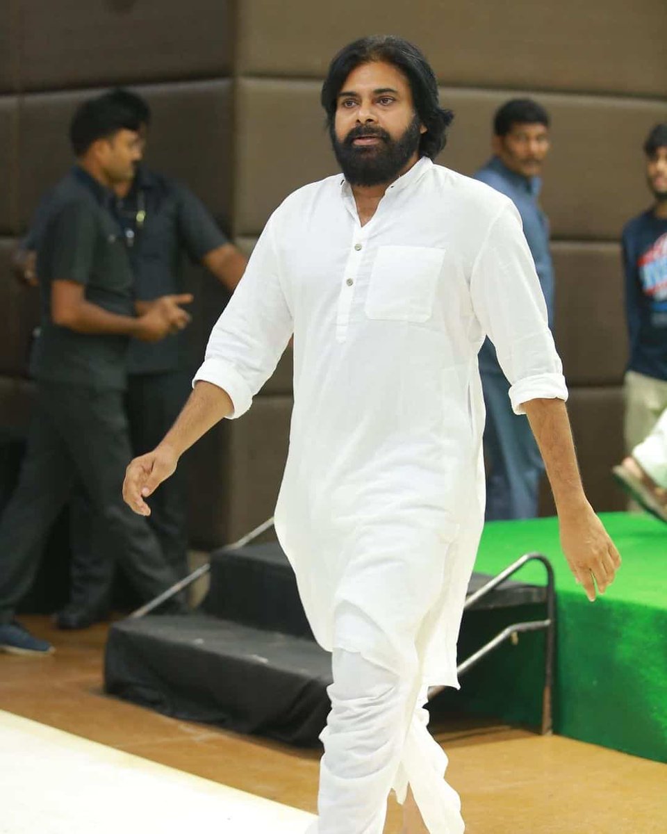 naralokesh's tweet photo. జనసేన అధ్యక్షుడు, పవర్ స్టార్ @PawanKalyan గారికి పుట్టినరోజు శుభాకాంక్షలు. సమాజం పట్ల బాధ్యతతో ప్రజల పక్షాన నిలిచి పోరాడుతున్న రియల్ హీరో పవన్ కళ్యాణ్ గారు ఆయురారోగ్యాలతో వందేళ్లు వర్థిల్లాలని ఆకాంక్షిస్తున్నాను. https://t.co/5tpPieVDCp