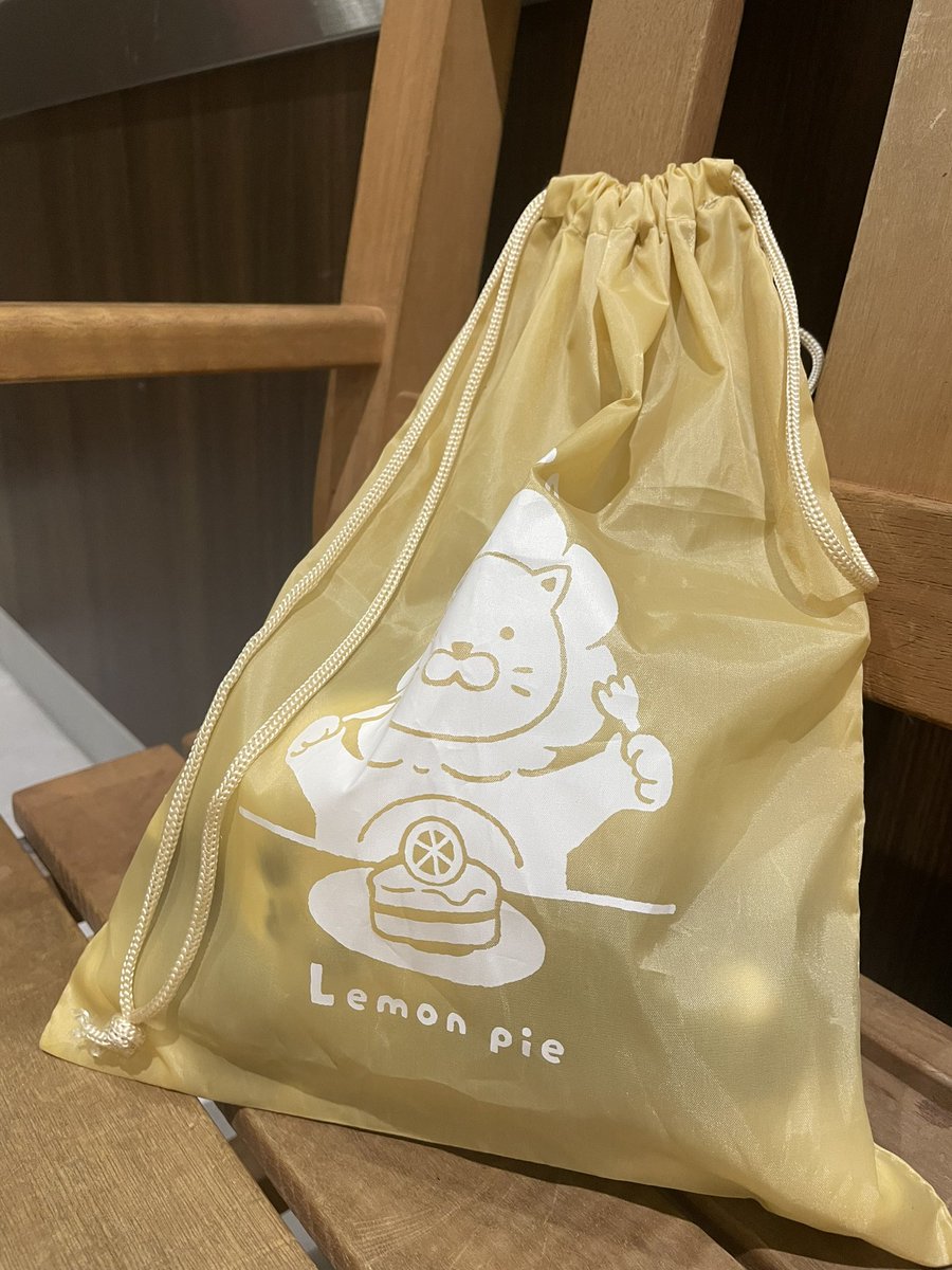 sho_kook's tweet photo. 名古屋ドーム近くの、イオンモール2階のベンチに、忘れ物ありました！
中身、透けててジニレットだったので、2階インフォメーションに届けてあります💙
無事に持ち主さんに戻りますように🥹
stayさん、拡散お願いします！
#straykids 
#バンテリンドーム https://t.co/TxvgYa4syb