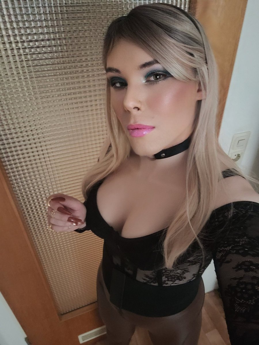 tvandrea131's tweet photo. Aber nicht zu tief gucken 🫣🤫
#Dekolleté #woman #provokant #sexy https://t.co/rjeRNGW0U7