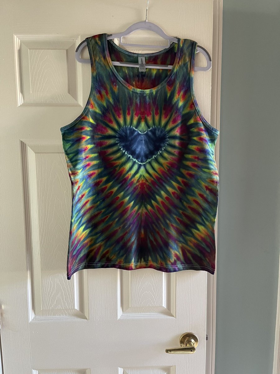 senna_lisa's tweet photo. No website needed. Poping up w/my tie dye shop is way better. Love to be out with people. My next event will be at the Hollywood Improv on Oct 1st 2023. My work continues to evolve 🥹 🌈I’ve been making lots of hearts like this lately 💞 https://t.co/SyOpeAp8Qj