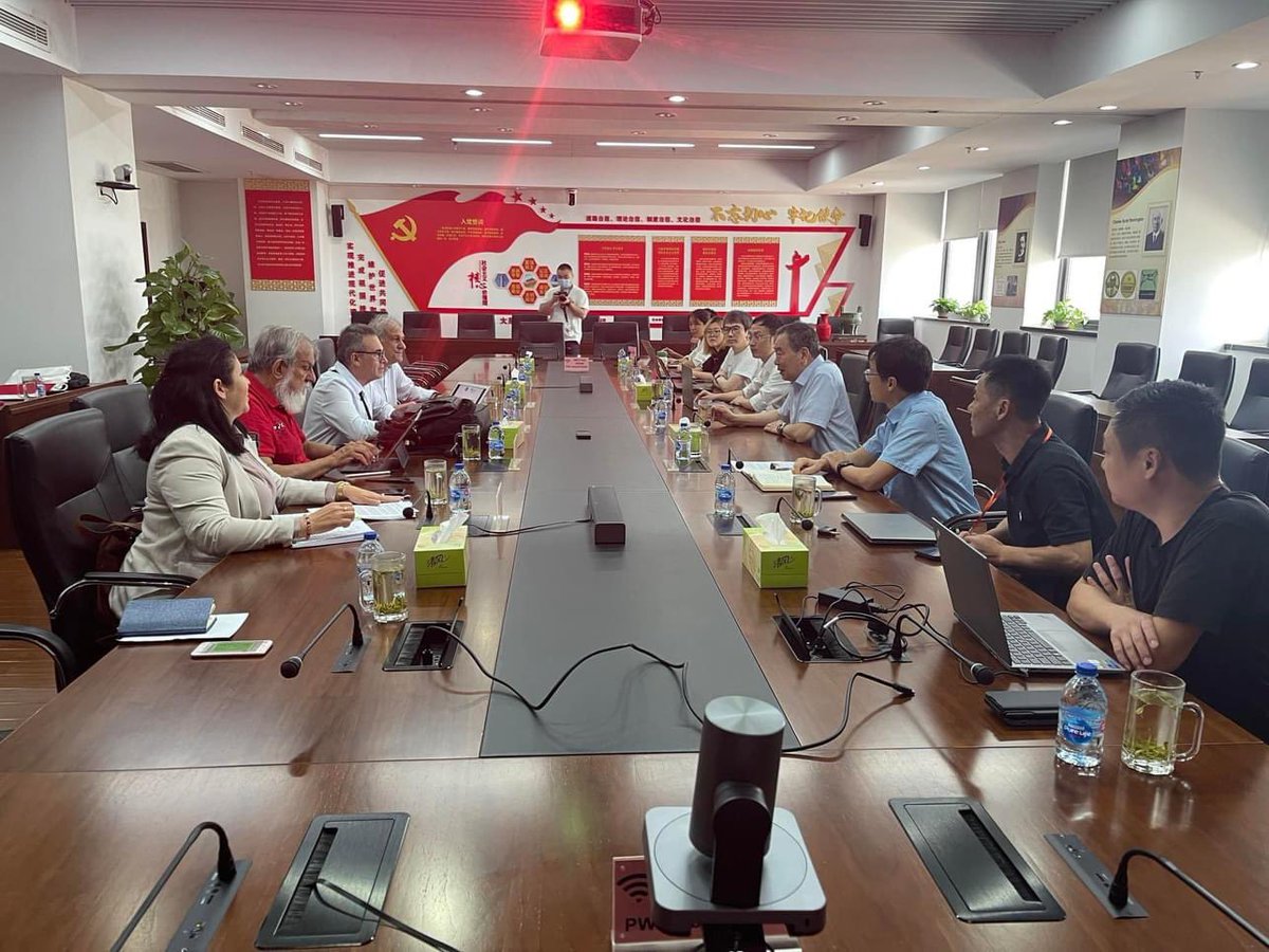 🇨🇺🇨🇳Se consolidan los vínculos entre Cuba y China en materia de ciencia y tecnología. Delegación de científicos cubanos sostienen intercambios en el Instituto de Neurociencias de Shanghái.