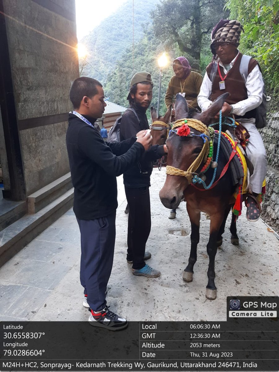 kedarnathyatra's tweet photo. Jai Shri Kedarnath Dham

Every equine and Equine owner is being checked by the Equine Task Force to know the status of animal,  is it fit or unfit and the owner have proper slip of the counter. 
#Kedarnath #Kedarnathyatra #equinewelfare https://t.co/ipnRUolqVj